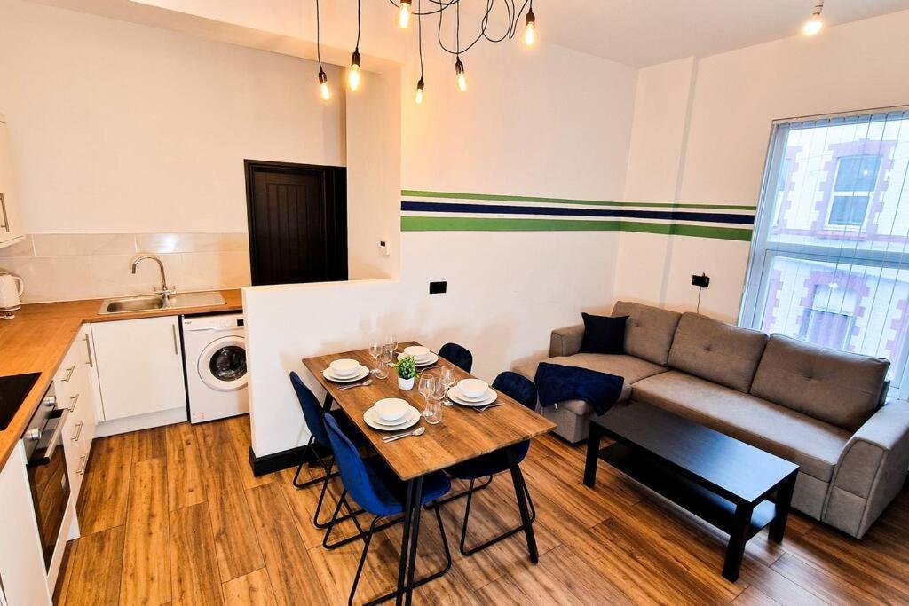Beautiful Flat On Breck Road Apartamento Liverpool Exterior foto