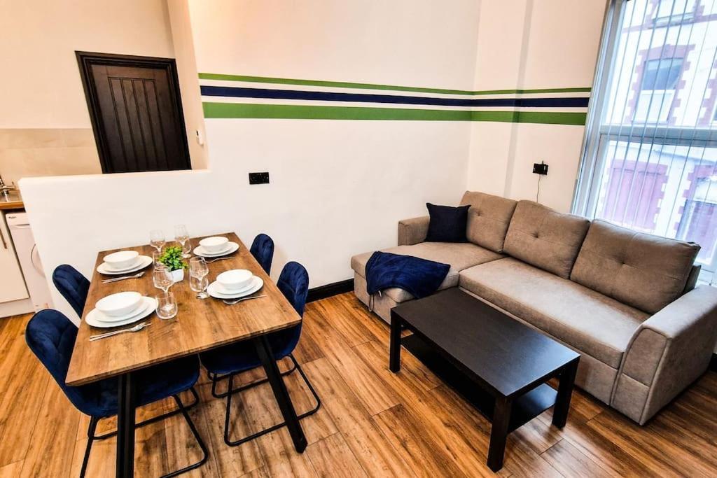 Beautiful Flat On Breck Road Apartamento Liverpool Exterior foto
